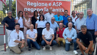 Ferragosto di presidio davanti all'ospedale di Gela: Di Stefano chiede rinforzi