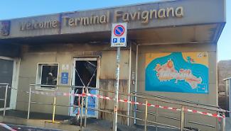 Incendio al molo di Favignana nella notte di Ferragosto: Welcome Terminal inagibile, attivit&agrave; portuali regolari