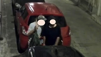Modica, imbrattano le porte delle abitazioni di via Carlo Papa: due writers nei guai