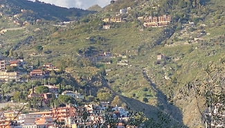 Taormina, &egrave; braccio di ferro sulla zip-line