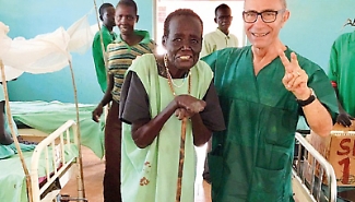 Dall&rsquo;Ucraina alla Sierra Leone, i viaggi in guerra di un chirurgo palermitano per salvare vite