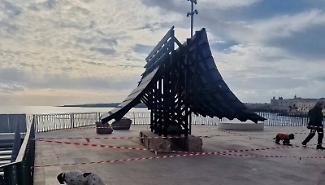 Vista sul mare oscurata, interrogativi sull&rsquo;opera al Lungomare di Levante