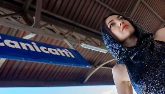 Tra Malta e Canicatt&igrave; tutto il carisma di Kel: tarantella elettronica internazionale