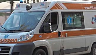 Due incidenti in poche ore nel Trapanese: auto contro una casa, madre e bambino travolti sulle strisce
