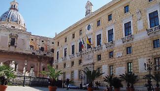 Comune, buco nel piano assunzioni: saltano dieci posti da funzionario. I nuovi contratti nazionali costringono ai tagli