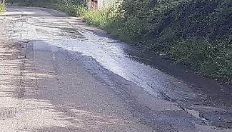 Liquami sulla strada per Masse San Nicola, la denuncia del consigliere Previti