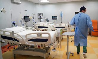 I commissari, le inchieste: la sanit&agrave; siciliana tra scandali e la caccia al papa straniero