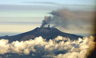 Ceneri dell'Etna: da rifiuto a risorsa, la Sicilia lancia regole e incentivi per il riuso