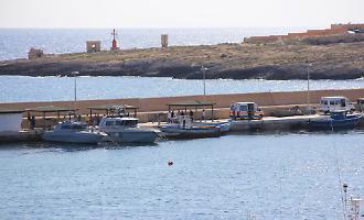 Sei sbarchi in poche ore a Lampedusa: arrivati 265 migranti, per 102 scatta il trasferimento a Porto Empedocle