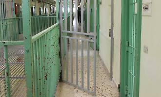 Un lungo e appassionato bacio: cos&igrave; vengono introdotte le sim all'interno del carcere