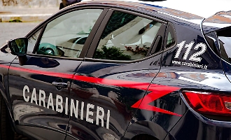 Madre condannata a due mesi per aver minacciato il figlio minorenne puntandogli un coltello