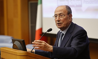 Porti: &laquo;Annalisa, siamo al tuo fianco&raquo;. Schifani loda Tardino, ma c'&egrave; ancora il ricorso al Tar. Sul Ponte: &laquo;Messi 1,3 miliardi con convinzione&raquo;