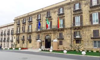 Dalla gelatiera al piano cottura da 10mila euro, le spese allegre di Palazzo d'Orleans: le accuse di La Vardera e la replica: &laquo;Esigenze funzionali&raquo;