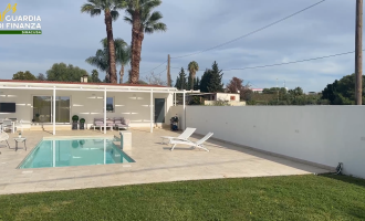 Sgominata a Siracusa rete di contraffazione in diretta su TikTok: villa-showroom, Lamborghini e 300mila euro sequestrati