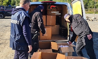 In un garage a San Giovanni Galermo pi&ugrave; di 700 chili di botti e petardi a rischio esplosione: scatta il sequestro