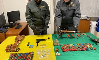 Arsenale nascosto a Monte Po&rsquo;: la Guardia di Finanza sequestra pistole, munizioni e droga