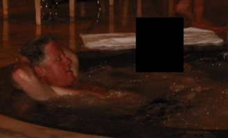 Epstein, il Dipartimento di Giustizia Usa pubblica foto e documenti: in foto Woody Allen, Bill Gates e altri vip