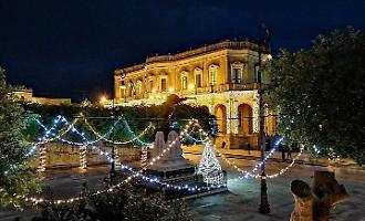 Emozione, bellezza e magia: Noto apre il suo cuore