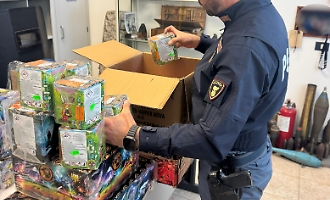 Denunciato a Misterbianco per vendita abusiva di fuochi d'artificio: polizia sequestra e mette in sicurezza il materiale