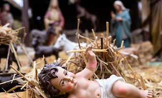 Botti lanciati contro il presepe la notte di Natale, a Sezze &egrave; caccia ai vandali