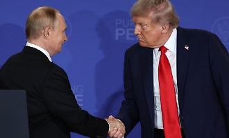 Putin, auguri a Trump e silenzio in Parlamento: le nuove mosse del Cremlino