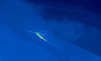 Si sveglia anche lo Stromboli: trabocco lavico e colata sulla Sciara del Fuoco (e con l'Etna non c'&egrave; alcun collegamento)