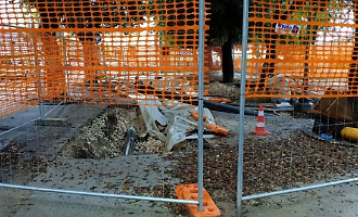 Il ritrovamento di sette scheletri (forse del 1693) blocca il cantiere della Villa comunale