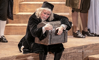 Ragusa, applausi a scena aperta per l'istrionico Enrico Guarneri