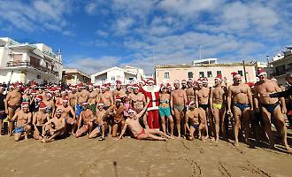 Marina di Ragusa apre l'anno con un partecipato tutto a mare