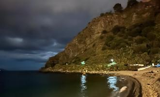 Allarme sulla spiaggia a Milazzo: trovato cadavere di un uomo sulla battigia