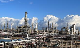 Petrolchimico: al posto di Versalis una bioraffineria di Eni e Q8 entro il 2028. Il ministro Urso: &laquo;Basi finanziarie robuste&raquo;