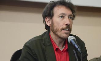 La destra insorge e a Patern&ograve; salta l'incontro con lo storico Gobetti: &laquo;Negazionista delle foibe&raquo;. Ma la preside smentisce: &laquo;&Egrave; solo che mancava il contraddittorio&raquo;