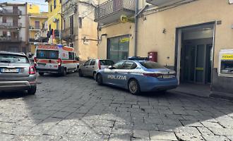 Adrano, si presenta alla Posta brandendo un coltello: &laquo;Questa &egrave; una rapina&raquo;