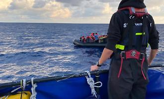 Sea-Watch 5 bloccata per 20 giorni e multata: l'ong accusa repressione dopo sbarco a Trapani