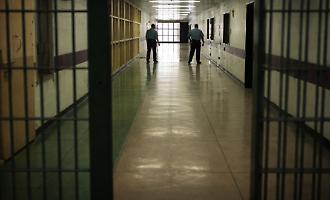 Carcere di Augusta, il "solito" detenuto aggredisce ancora: agente in ospedale