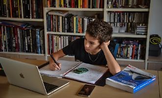 La crisi energetica bussa anche alle aule: e torna lo spettro della DAD