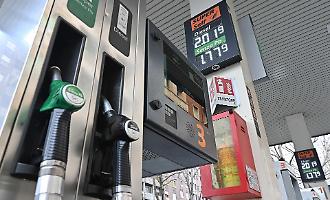 "Dimezzare le accise sui carburanti in Sicilia e Sardegna", l'emendamento del Pd al Senato