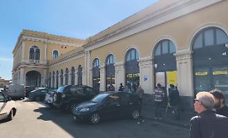 Entra alla posta, lascia una valigetta e se ne va: allarme bomba alla posta di Piazza Giovanni XXIII