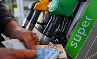 Taglio delle accise in due fasi: proroga fino al 22 maggio e il Codacons avverte su nuovi rincari