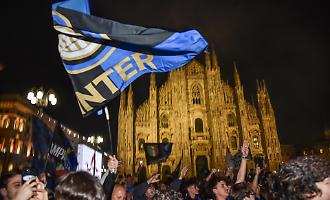 Inter campione d'Italia: il 21&deg; scudetto fa esplodere San Siro e scatena caroselli a Milano
