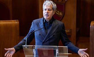 Doccia fredda per i fan: Baglioni costretto a rimandare i live di un anno intero