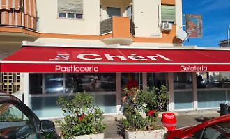 Nuova intimidazione allo Zen e al bar Cheri: dopo la benzina e le richieste di pizzo, in fiamme i condizionatori