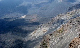 L'Etna si risveglia, colata lavica nell'alta Valle del Leone. Attivit&agrave; stromboliana alla Voragine
