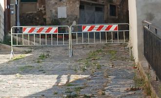 Canicatt&igrave;, infiltrazioni d'acqua fanno crollare parte di un immobile: scattano denunce contro Aica e Comune