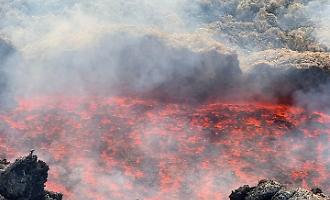 Etna, fronte lavico a 2.700&ndash;2.750 m: Vona arancione ma aeroporto operativo