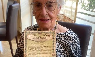 Polizza ritrovata dopo (quasi) un secolo: il tesoro ritrovato da una siciliana di 91 anni, figlia di un uomo ucciso dai fascisti