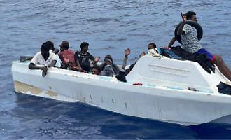 Peschereccio di Santa Maria la Scala salva 16 migranti minorenni al largo di Malta