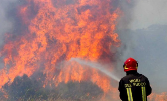 Patern&ograve;, arrestato piromane di 40 anni: aveva appiccato il fuoco alle sterpaglie
