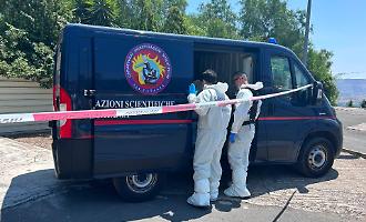 FURTO E COLLUTTAZIONE IN UNA VILLETTA PRIVATA. IL LADRO FERITO E MESSO IN FUGA DAL PROPRIETARIO