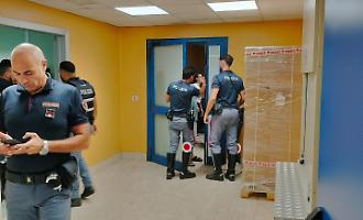 Assalto in Rianimazione a Catania, la ricostruzione della giornata di follia al Cannizzaro e la difesa dei parenti: &laquo;Non abbiamo colpito i medici&raquo;